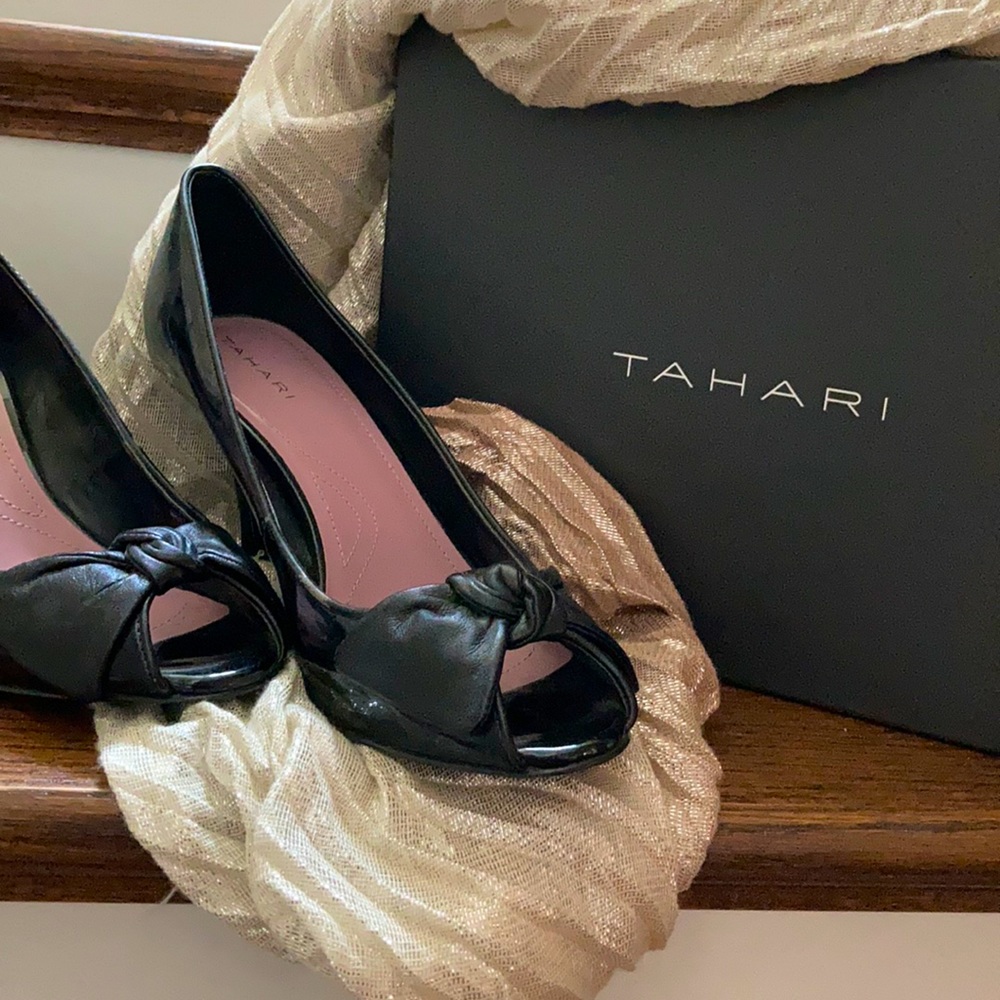 Tahari size 9 Dara shoes.